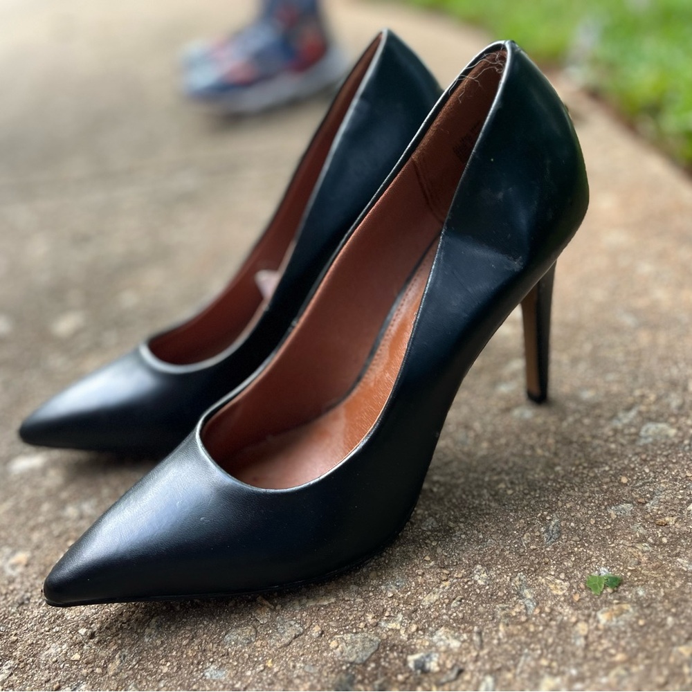 🆕. Christian Sirano.   Elegant Black Women's Pumps.   Party Holiday . Size 9